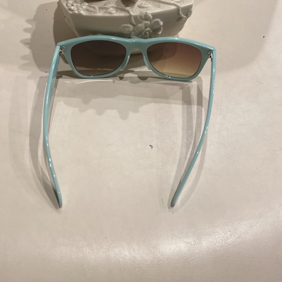 Sunglasses like new - Picture 4 of 6